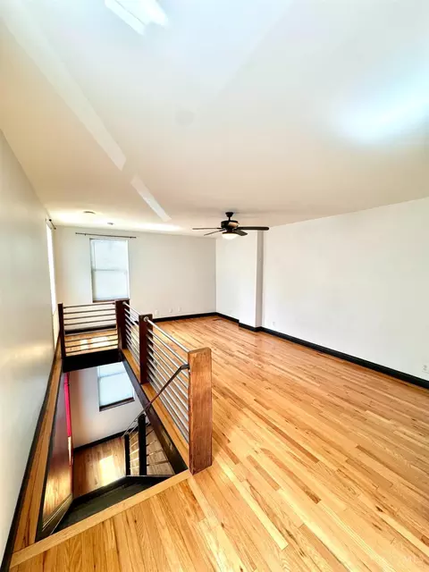 Living - 226 Clifton Ave, Cincinnati, OH 45202 photo 3 of 8