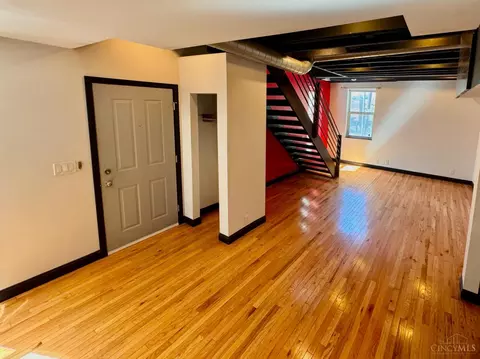 Living - 226 Clifton Ave, Cincinnati, OH 45202 photo 2 of 8
