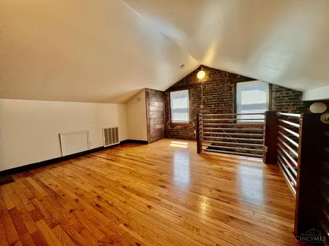 Living - 226 Clifton Ave, Cincinnati, OH 45202 photo 7 of 8