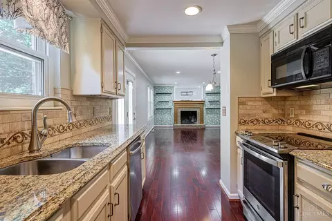 Kitchen - 9045 Fields Dr, Mason, OH 45040 photo 3 of 3