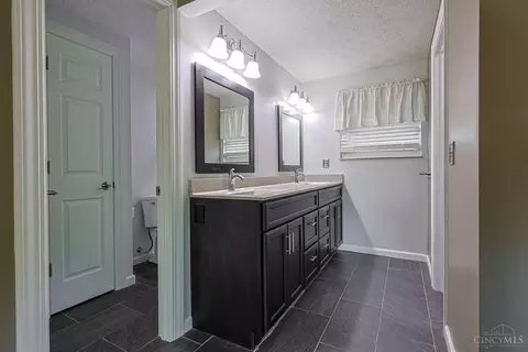 Bath - 9045 Fields Dr, Mason, OH 45040 photo 1 of 4