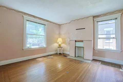 Living - 2916 Harrison Ave, Cincinnati, OH 45211 photo 3 of 8