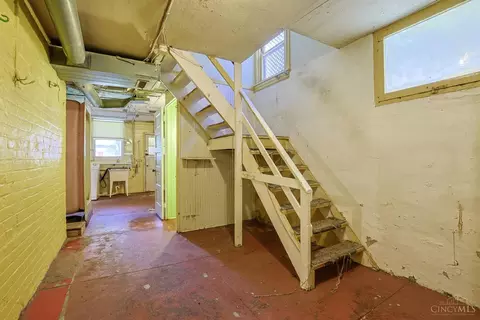 Entry Way - 2916 Harrison Ave, Cincinnati, OH 45211 photo 4 of 4