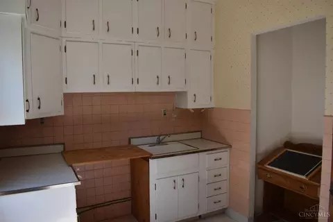 Kitchen - 3736 High Point Ave, Cincinnati, OH 45211 photo 4 of 4