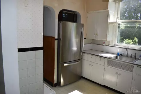 Kitchen - 3736 High Point Ave, Cincinnati, OH 45211 photo 3 of 4