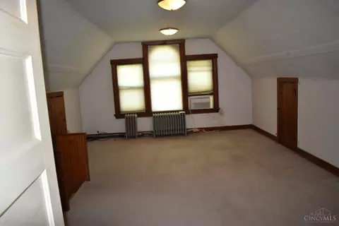 Bedroom - 3736 High Point Ave, Cincinnati, OH 45211 photo 8 of 9