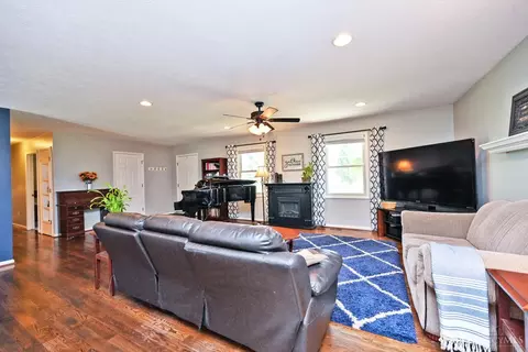Living - 112 Boulder Dr, Mount Orab, OH 45154 photo 2 of 4