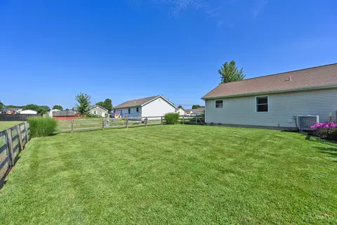Exterior - 112 Boulder Dr, Mount Orab, OH 45154 photo 10 of 13