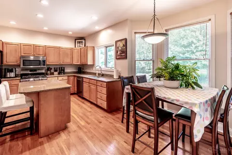 Kitchen - 252 Links View Dr, Hamilton Township, OH 45039 photo 1 of 5