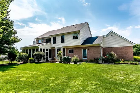 Exterior - 252 Links View Dr, Hamilton Township, OH 45039 photo 8 of 14