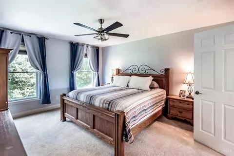 Bedroom - 252 Links View Dr, Hamilton Township, OH 45039 photo 4 of 8