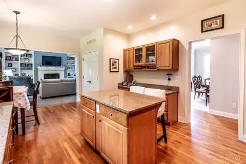 Kitchen - 252 Links View Dr, Hamilton Township, OH 45039 photo 4 of 5