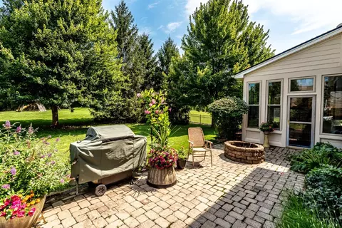 Exterior - 252 Links View Dr, Hamilton Township, OH 45039 photo 5 of 14