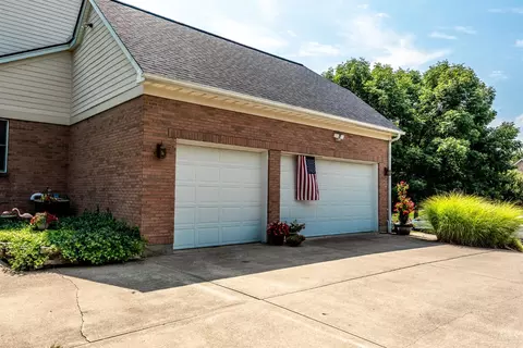 Exterior - 252 Links View Dr, Hamilton Township, OH 45039 photo 12 of 14