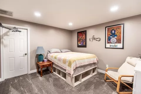 Bedroom - 252 Links View Dr, Hamilton Township, OH 45039 photo 3 of 8