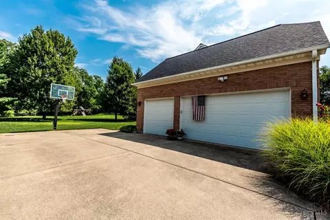 Exterior - 252 Links View Dr, Hamilton Township, OH 45039 photo 13 of 14
