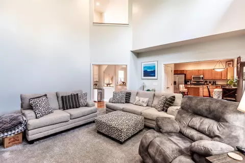 Living - 252 Links View Dr, Hamilton Township, OH 45039 photo 2 of 4