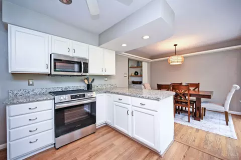 Kitchen - 7256 Jethve Ln, Cincinnati, OH 45243 photo 5 of 8