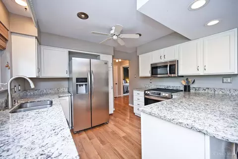 Kitchen - 7256 Jethve Ln, Cincinnati, OH 45243 photo 3 of 8