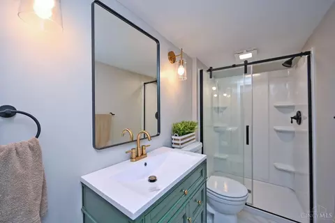 Bath - 7256 Jethve Ln, Cincinnati, OH 45243 photo 5 of 5