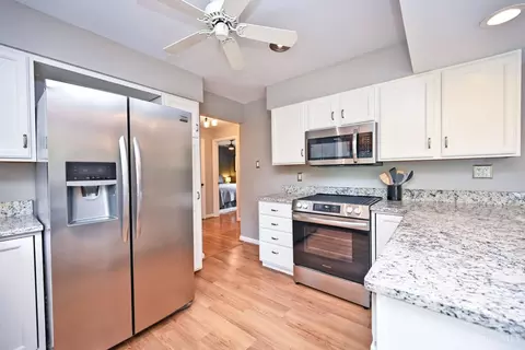 Kitchen - 7256 Jethve Ln, Cincinnati, OH 45243 photo 4 of 8