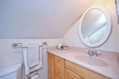 Bath - 7256 Jethve Ln, Cincinnati, OH 45243 photo 2 of 5