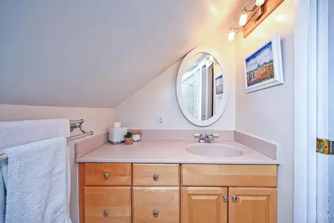 Bath - 7256 Jethve Ln, Cincinnati, OH 45243 photo 3 of 5