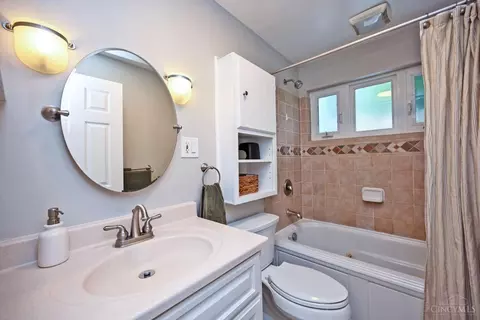Bath - 7256 Jethve Ln, Cincinnati, OH 45243 photo 1 of 5