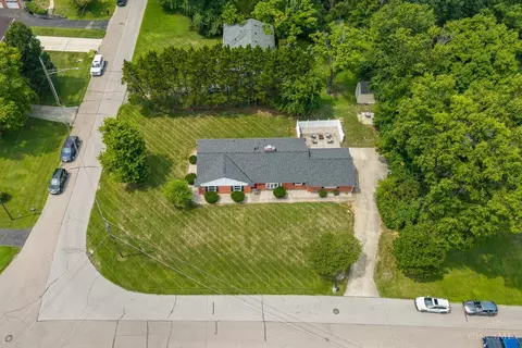 View/Area - 1028 Newcastle Dr, Cincinnati, OH 45231 photo 2 of 10