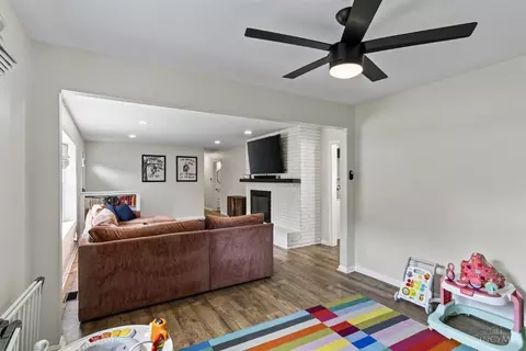 Living - 1028 Newcastle Dr, Cincinnati, OH 45231 photo 5 of 5
