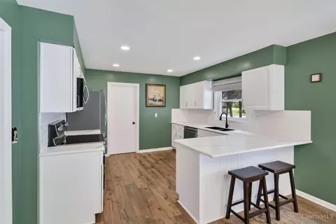 Kitchen - 1028 Newcastle Dr, Cincinnati, OH 45231 photo 1 of 7