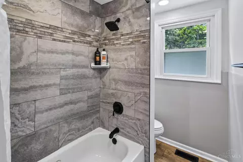 Bath - 1028 Newcastle Dr, Cincinnati, OH 45231 photo 5 of 5