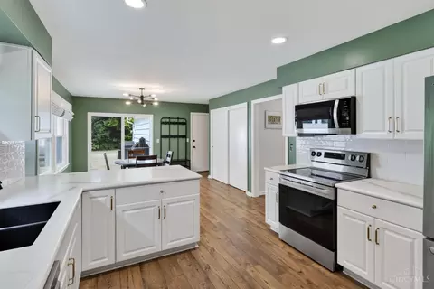 Kitchen - 1028 Newcastle Dr, Cincinnati, OH 45231 photo 7 of 7