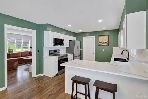 Kitchen - 1028 Newcastle Dr, Cincinnati, OH 45231 photo 2 of 7