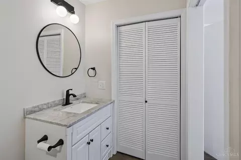 Bath - 1028 Newcastle Dr, Cincinnati, OH 45231 photo 3 of 5