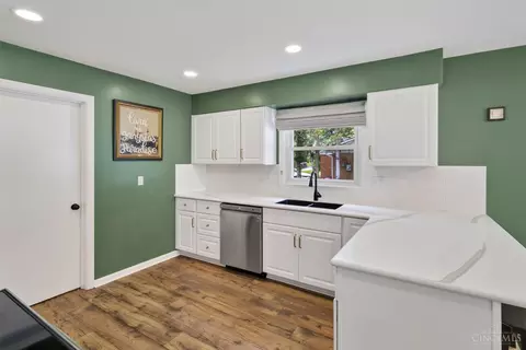 Kitchen - 1028 Newcastle Dr, Cincinnati, OH 45231 photo 3 of 7