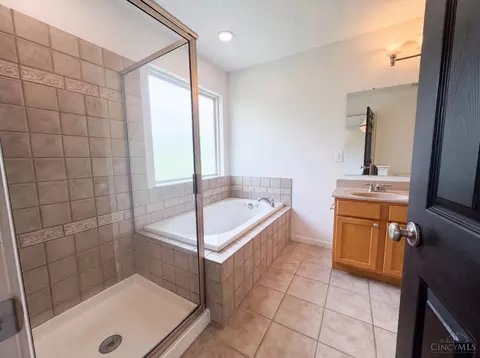 Bath - 7235 Northgate Dr, Maineville, OH 45039 photo 2 of 6