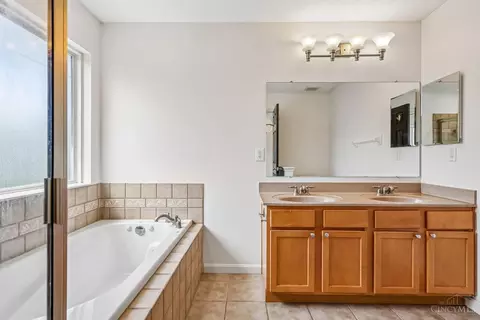 Bath - 7235 Northgate Dr, Maineville, OH 45039 photo 4 of 6