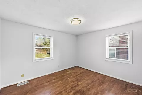 Bedroom - 8546 Darnell Ave, Cincinnati, OH 45236 photo 3 of 11