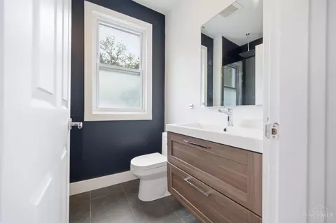 Bath - 2560 Hackberry St, Cincinnati, OH 45206 photo 2 of 4