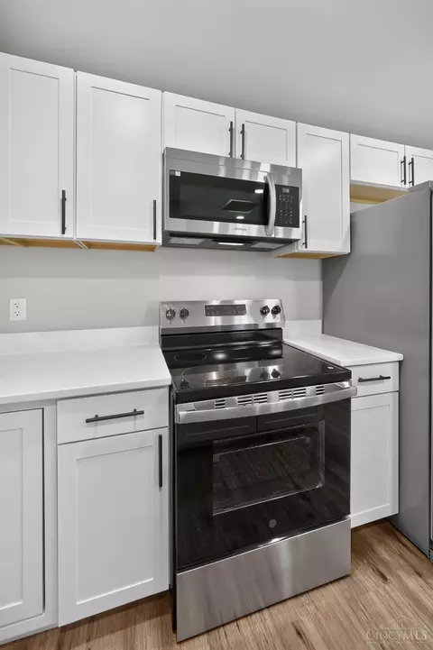 Kitchen - 8812 Pine Rd, Cincinnati, OH 45242 photo 5 of 7