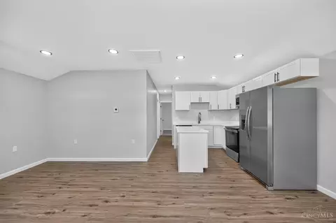 Entry Way - 8812 Pine Rd, Cincinnati, OH 45242 photo 1 of 2