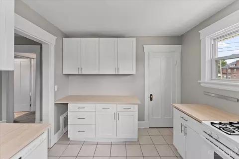 Kitchen - 6820 Alpine Ave, Silverton, OH 45236 photo 4 of 5