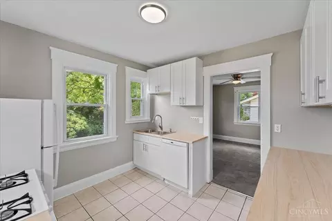 Entry Way - 6820 Alpine Ave, Silverton, OH 45236 photo 5 of 5