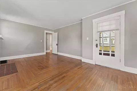 Living - 6820 Alpine Ave, Silverton, OH 45236 photo 2 of 5