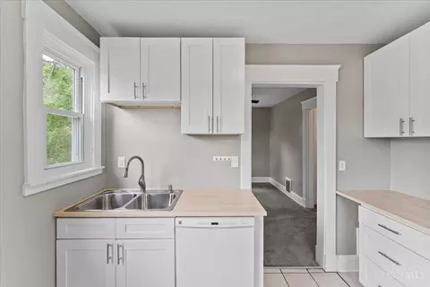 Kitchen - 6820 Alpine Ave, Silverton, OH 45236 photo 5 of 5