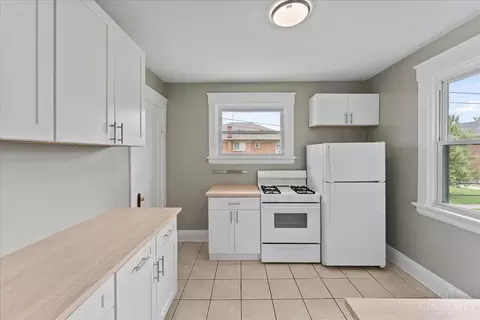 Kitchen - 6820 Alpine Ave, Silverton, OH 45236 photo 3 of 5