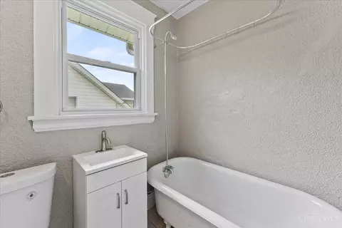 Bath - 6820 Alpine Ave, Silverton, OH 45236 photo 3 of 3