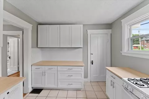 Kitchen - 6820 Alpine Ave, Silverton, OH 45236 photo 1 of 5