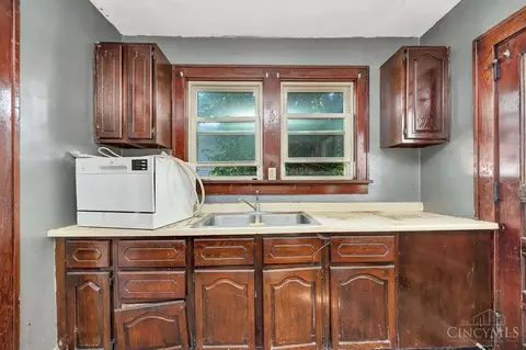 Kitchen - 5807 Elder St, Fairfax, OH 45227 photo 3 of 3